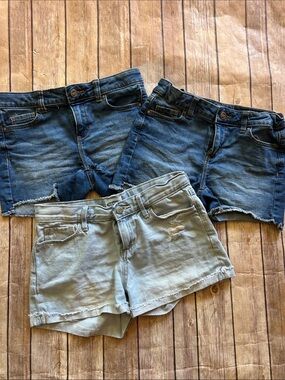 Three-Pack Denim Shorts in Light Blue and Dark Blue Washes